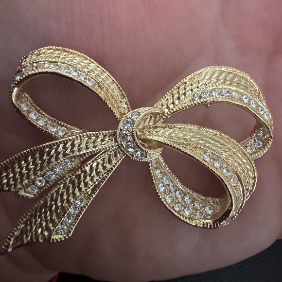 Vtg Roman Brooch Pin Bow Gold Tone Rhinestone 2.5" - Picture 2 of 3